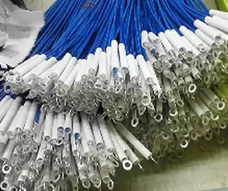 Manchon en fibre de verre enduit d'acrylique utilis&eacute; pour le faisceau de c&acirc;bles des v&eacute;hicules &agrave; &eacute;nergie nouvelle