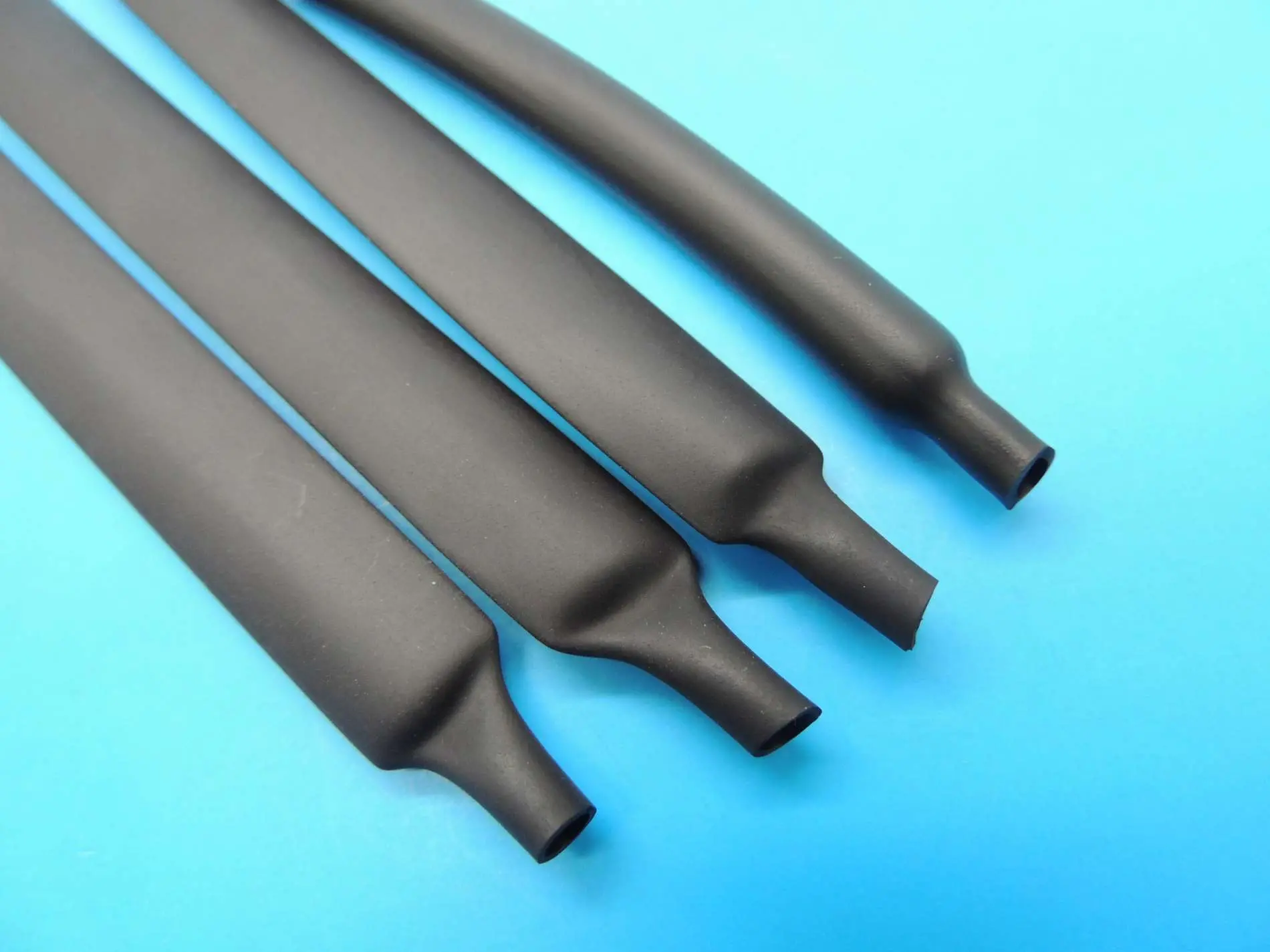 Tube thermor&eacute;tractable en &eacute;lastom&egrave;re r&eacute;sistant au diesel-SBD-SWHF-DR
